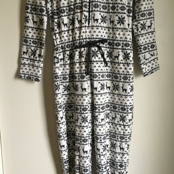 La Vie En Rose Soft Fleece Hooded Reindeer and Snowflake Onesie - Picture 4 of 16